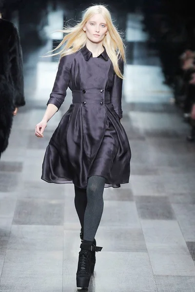 Look 27